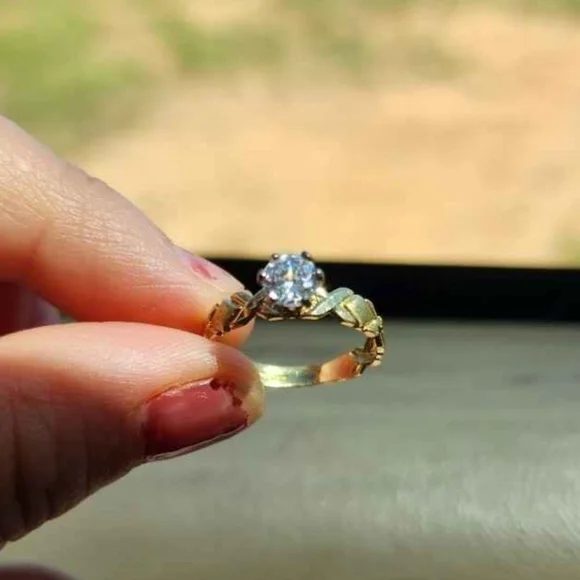 Engagement Ring, 10-karat Gold, Size 6 - Picture 1 of 1